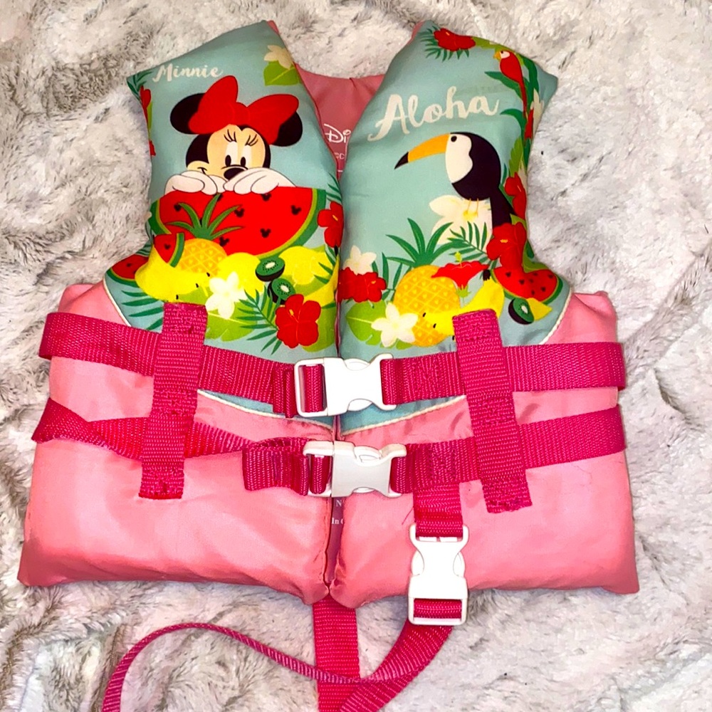 Girls life vest